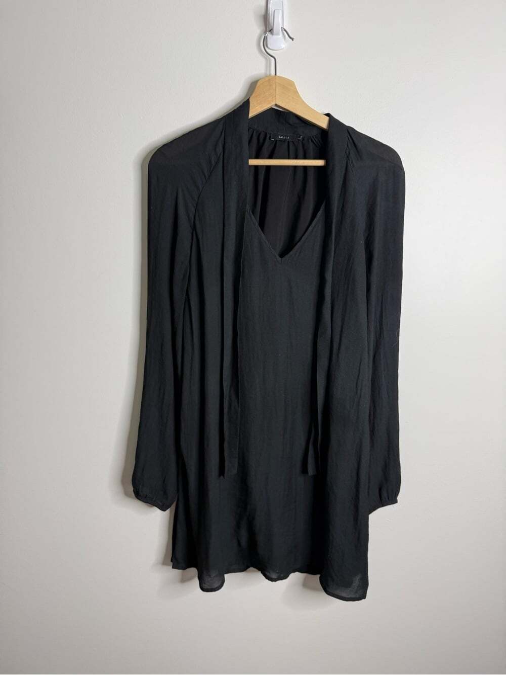 Talula Black Long Sleeve V-Neck Mini Dress size large aritzia